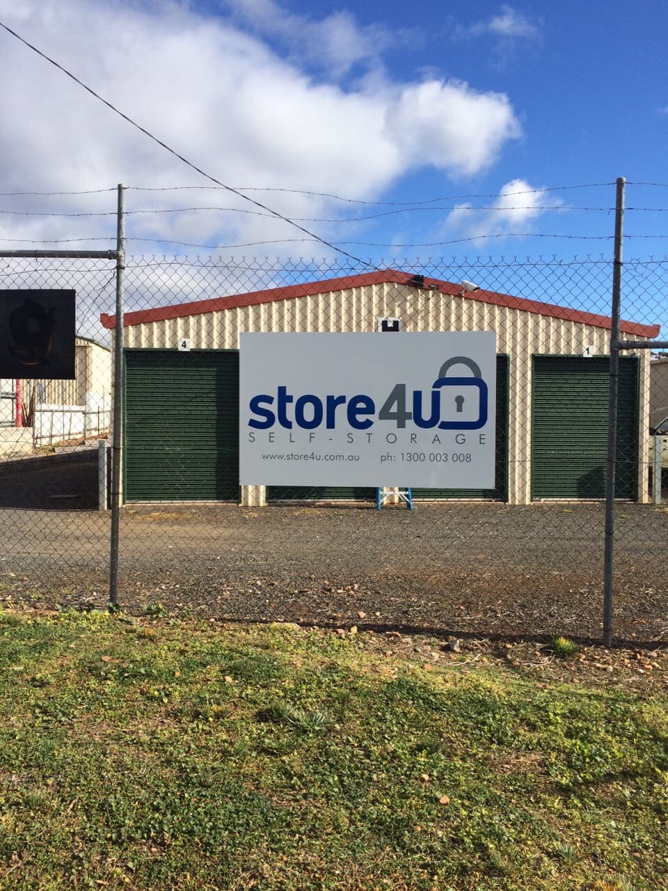 H block at 9 Osborne Street, with the Store 4 U sign on the fence